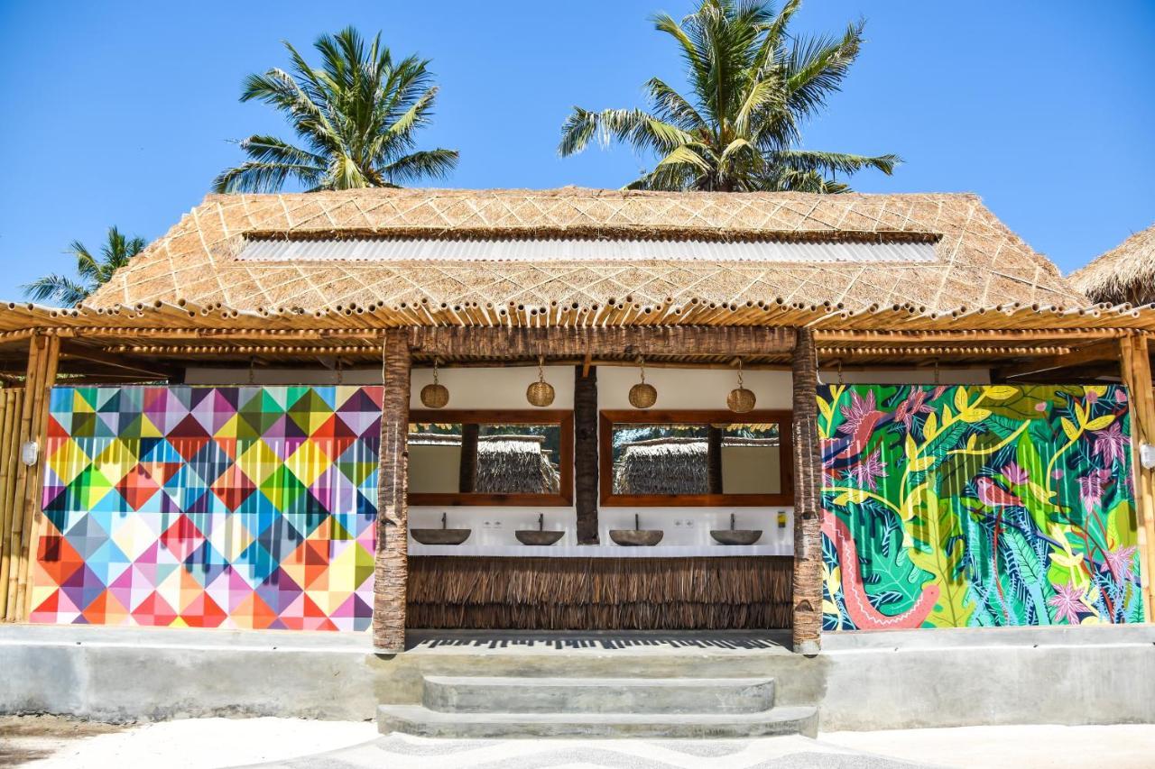 Mad Monkey Gili Trawangan Hostel Exterior photo The bathrooms at the beach bar