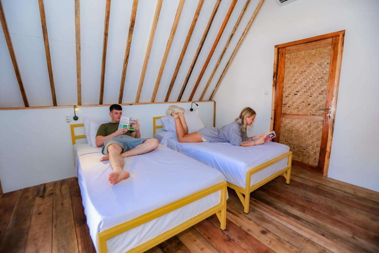 Mad Monkey Gili Trawangan Hostel Exterior photo