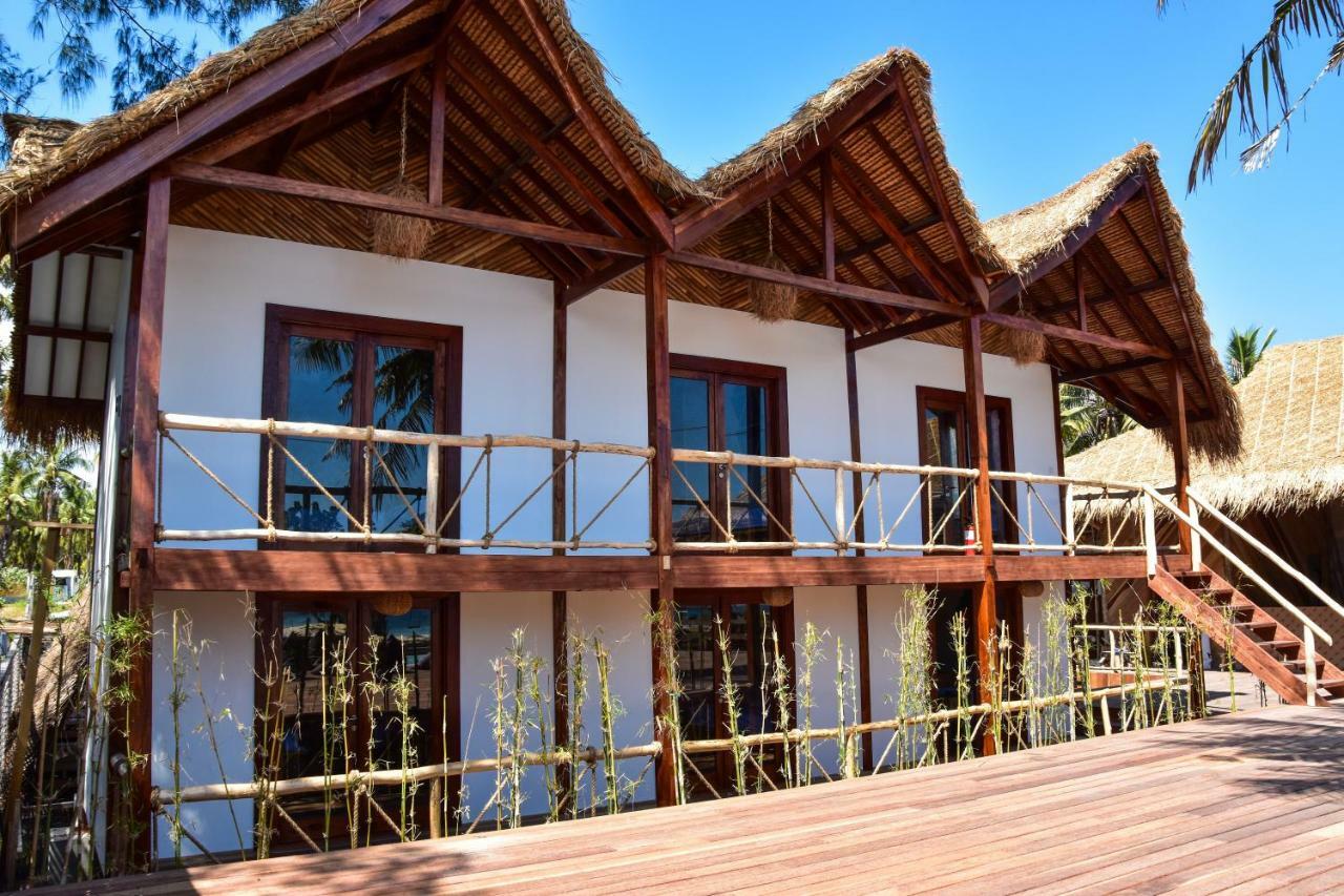 Mad Monkey Gili Trawangan Hostel Exterior photo