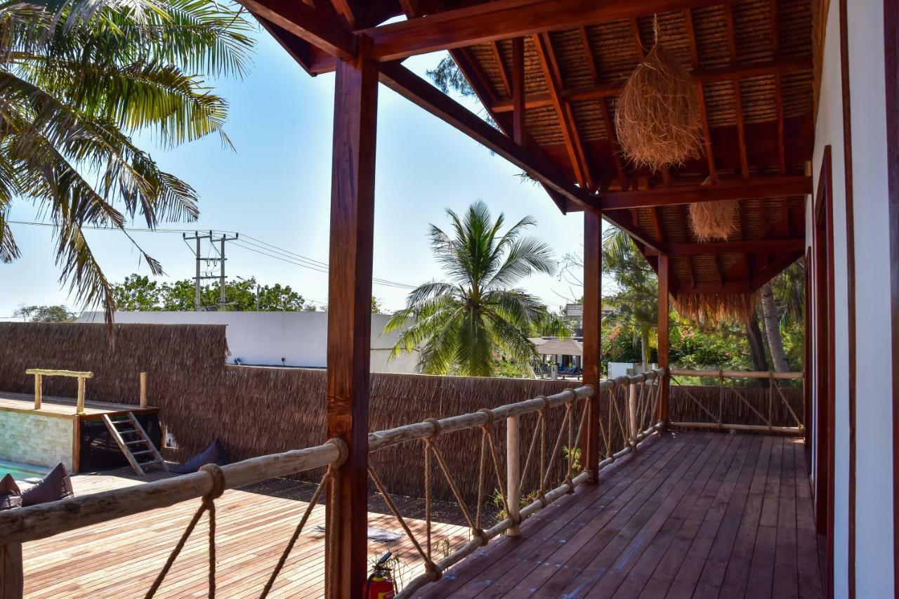Mad Monkey Gili Trawangan Hostel Exterior photo A typical house in Tulum