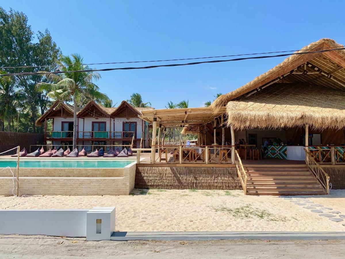 Mad Monkey Gili Trawangan Hostel Exterior photo A beach resort in San Vicente