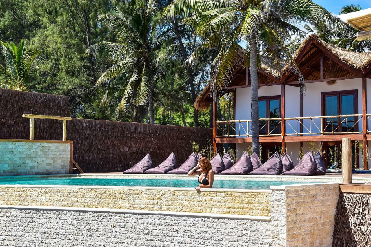 Mad Monkey Gili Trawangan Hostel Exterior photo The swimming pool at the resort