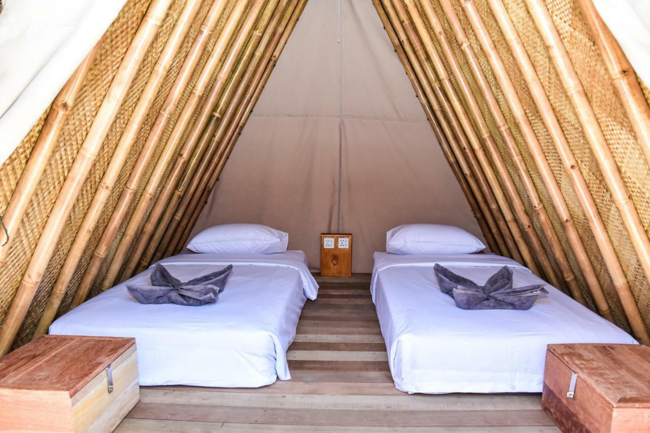 Mad Monkey Gili Trawangan Hostel Exterior photo Interior of a tent