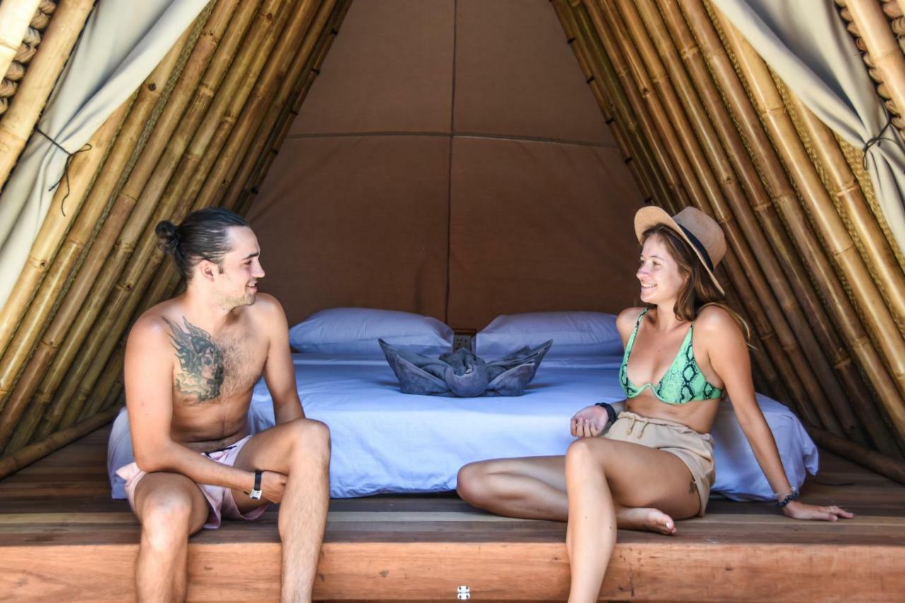 Mad Monkey Gili Trawangan Hostel Exterior photo Bamboo house