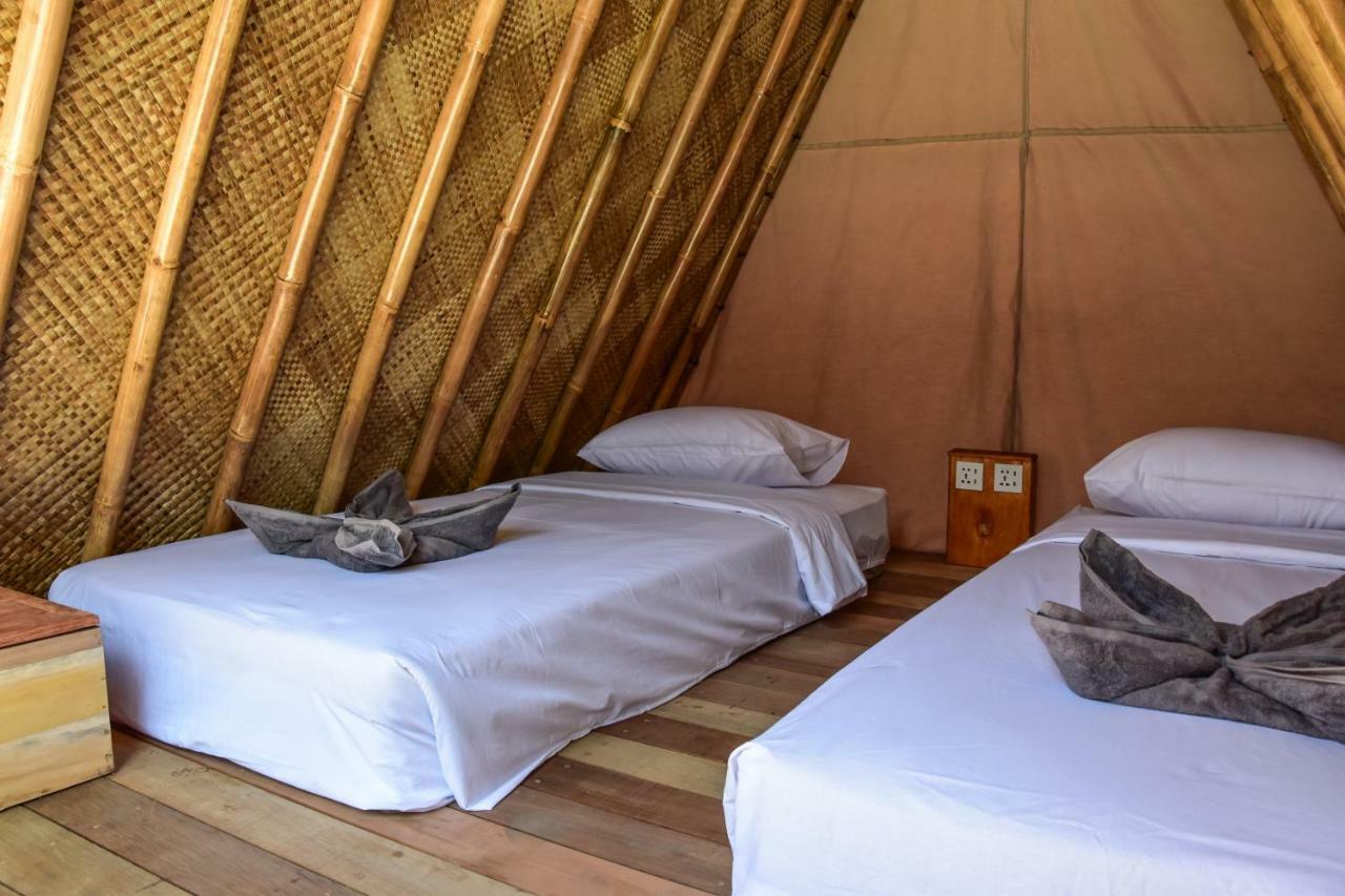 Mad Monkey Gili Trawangan Hostel Exterior photo Interior of a bamboo house