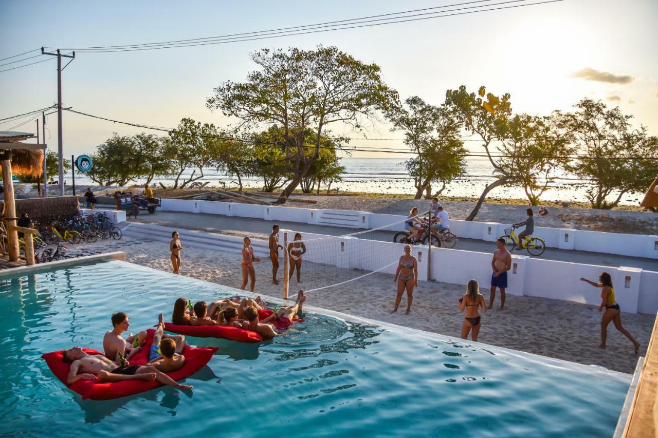Mad Monkey Gili Trawangan Hostel Exterior photo The beach at the Hotel El Dorado
