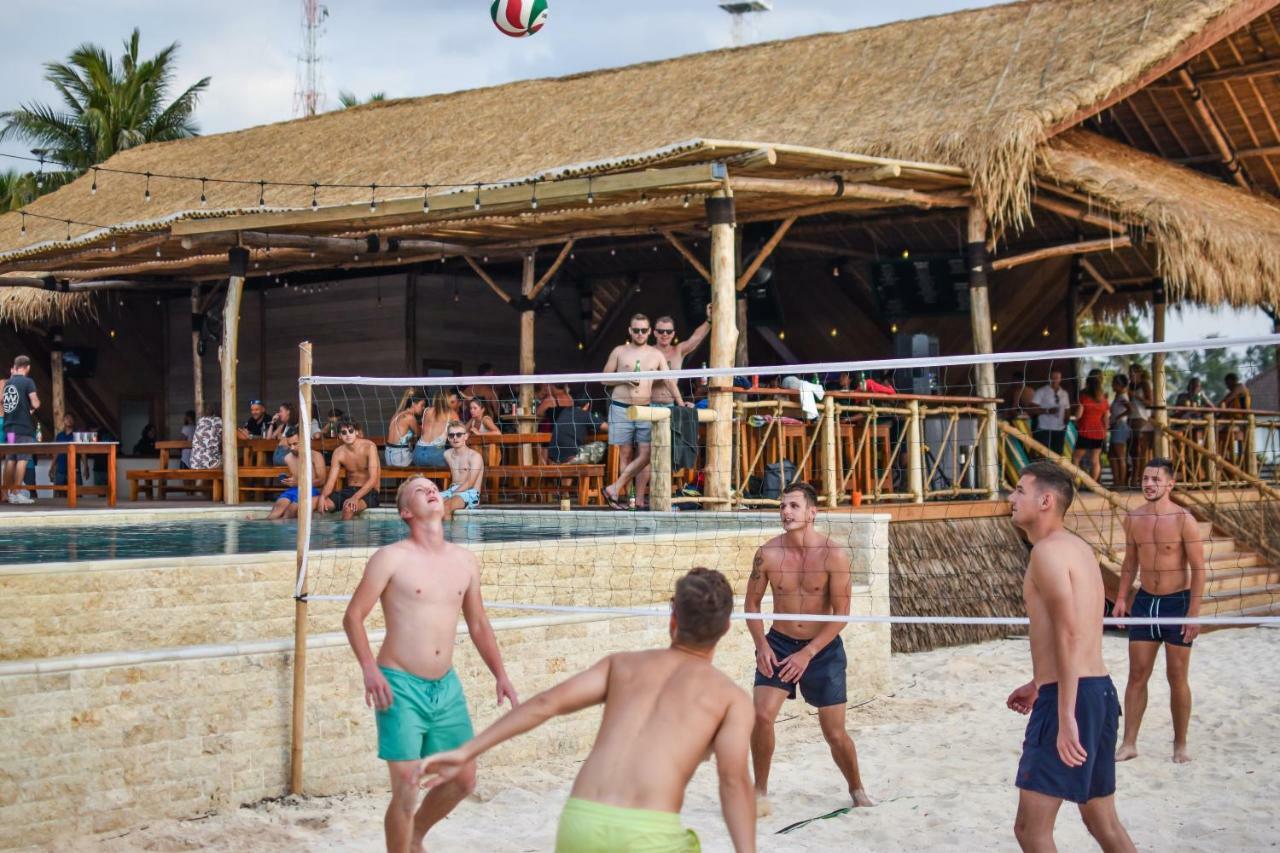Mad Monkey Gili Trawangan Hostel Exterior photo Beach volleyball in Croatia