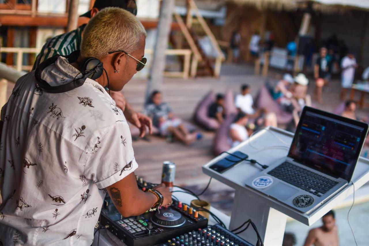 Mad Monkey Gili Trawangan Hostel Exterior photo DJ at a beach club in Ibiza