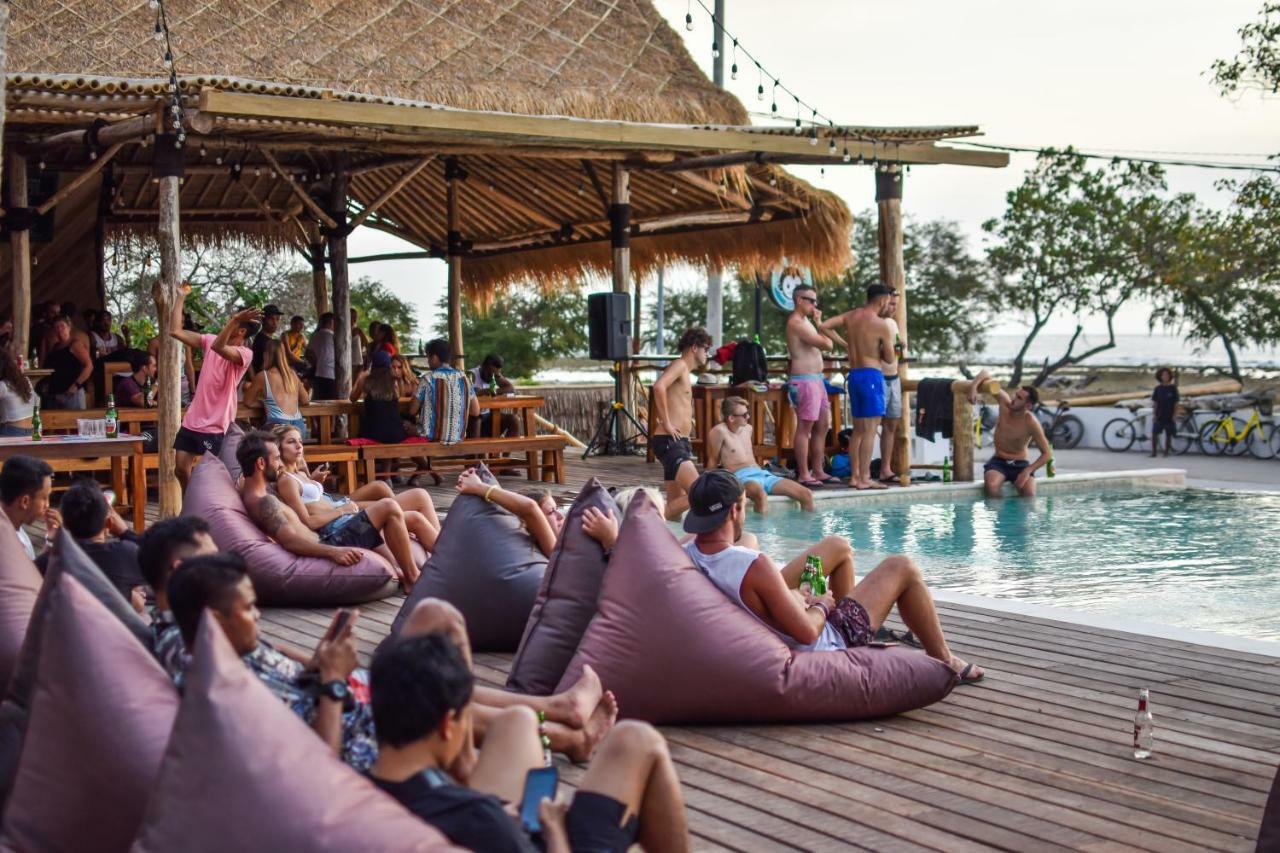Mad Monkey Gili Trawangan Hostel Exterior photo The Deck at 805